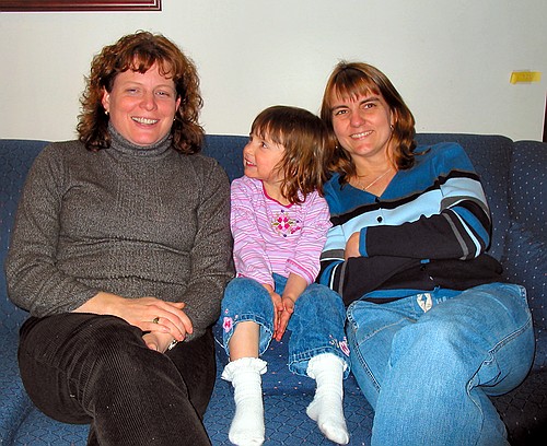 Jay looks at Aunt Linda while Shana smiles for the camera