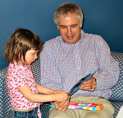 Uncle Jonathan reads his birthday card to Jay